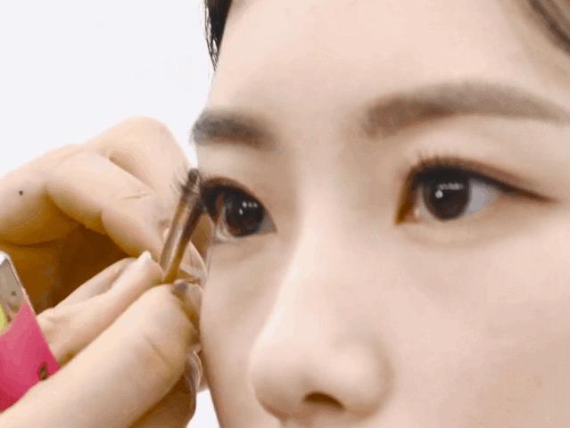 怎么画无瑕底妆专业化妆师,怎么画明星化妆师的底妆