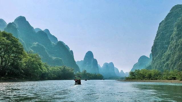 一叶轻舟过烟雨漓江全文,游览阳朔漓江诗词