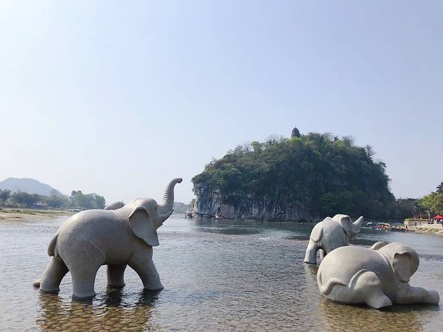 一叶轻舟过烟雨漓江全文,游览阳朔漓江诗词
