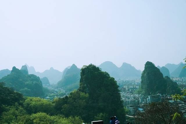 一叶轻舟过烟雨漓江全文,游览阳朔漓江诗词