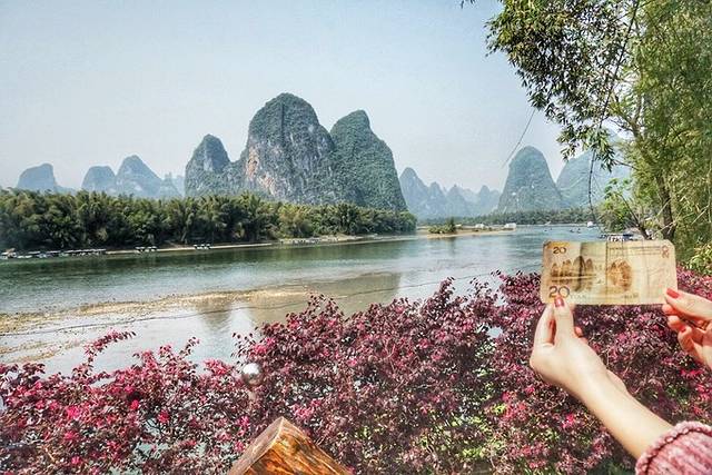 一叶轻舟过烟雨漓江全文,游览阳朔漓江诗词