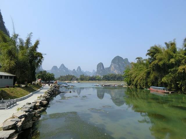 一叶轻舟过烟雨漓江全文,游览阳朔漓江诗词