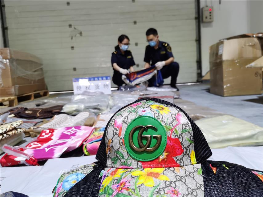 又见“李鬼”!7000件“国际大牌”手提包、丝巾等被查