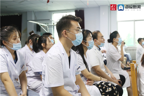 致敬中国医师节开幕视频,致敬白衣天使医师节