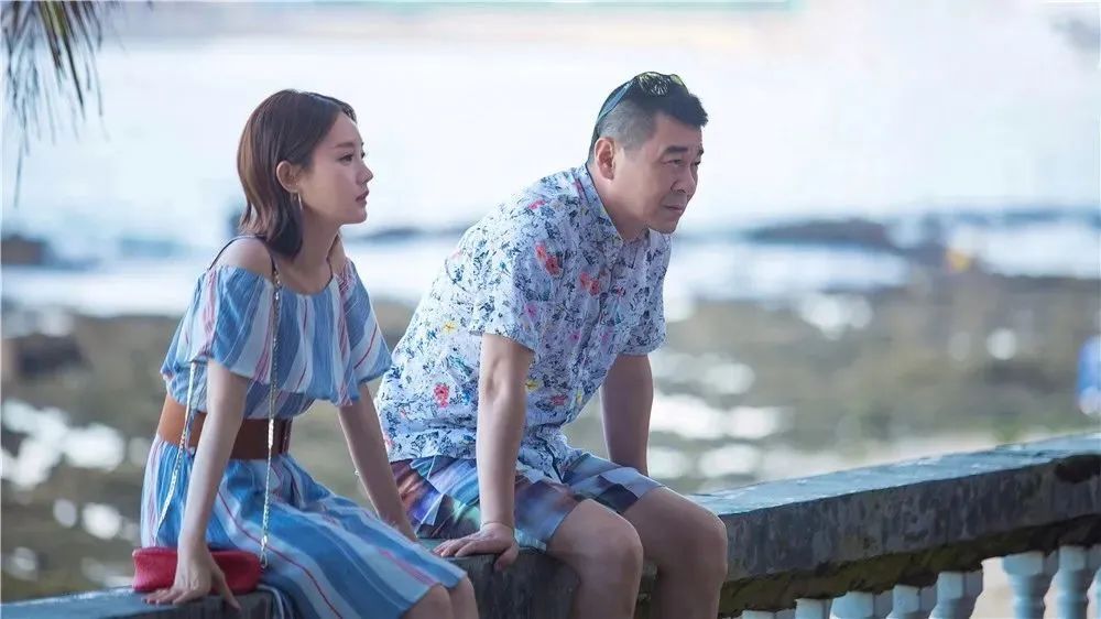 轮到中年男星被“外貌歧视”，我们女人终于松了口气