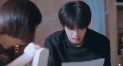 这种男人没结婚早点离开没有好的,男人还不分手留着过年吗