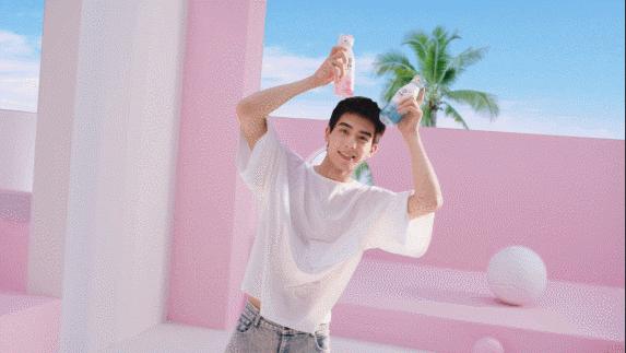 这种男人没结婚早点离开没有好的,男人还不分手留着过年吗