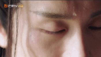 琉璃让成毅受的委屈,琉璃被浇开水后续