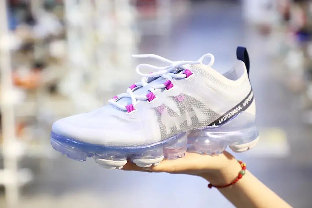 火爆魔都的荟品仓登陆松江！Nike、阿迪…全场一折起！2000个拉杆箱1元领