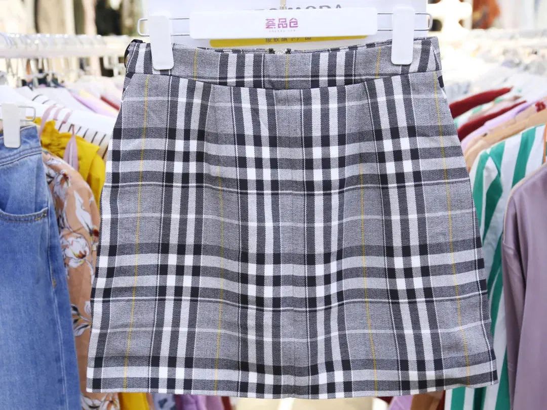 火爆魔都的荟品仓登陆松江！Nike、阿迪…全场一折起！2000个拉杆箱1元领