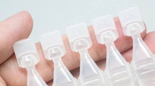 戴隐形眼镜后眼干,戴隐形眼镜眼干用什么滴眼液