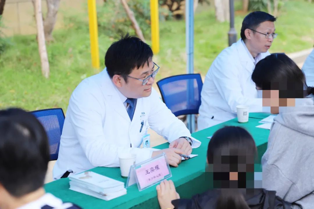 【专家在身边】休学一年后，还要求继续休？她不肯去上学的“心病”是……