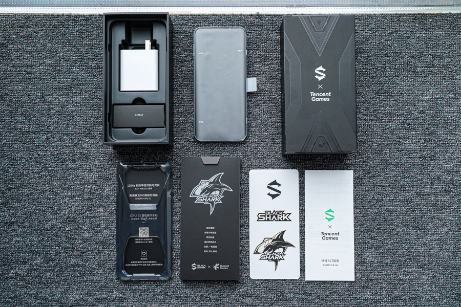 腾讯黑鲨游戏手机3S开箱：风格仍然鲜明，娱乐体验继续提升