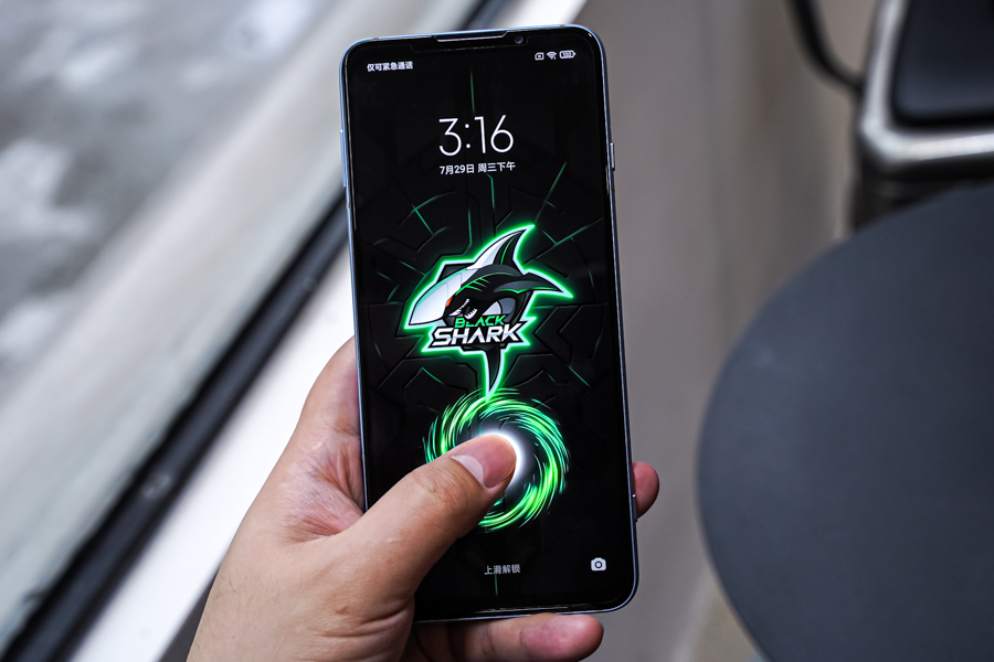 腾讯黑鲨游戏手机3S开箱:风格仍然鲜明,娱乐体验继续提升