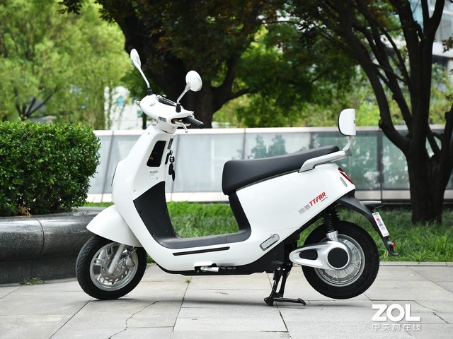 雅迪电动车冠能m9测评,雅迪冠能m8深度评测
