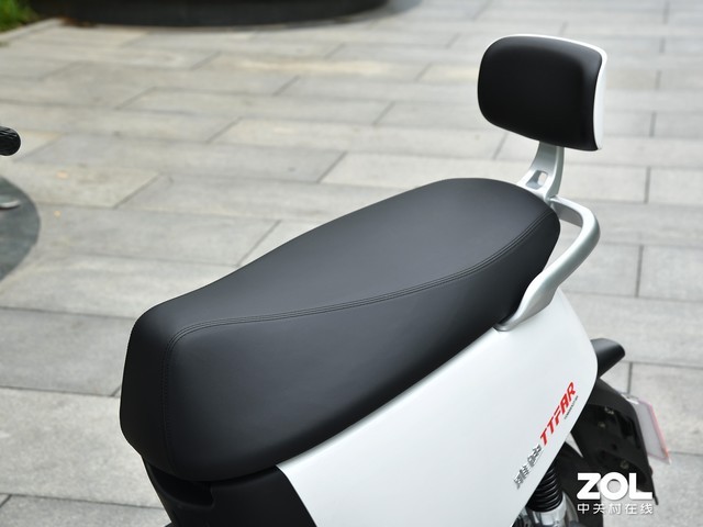 雅迪电动车冠能m9测评,雅迪冠能m8深度评测