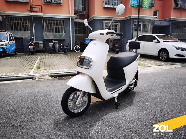 雅迪电动车冠能m9测评,雅迪冠能m8深度评测