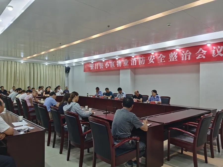 请记住：1辆消防车的宽度=2辆轿车的宽度！