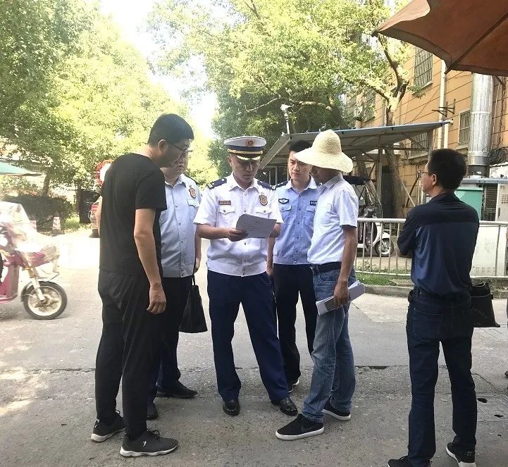 请记住：1辆消防车的宽度=2辆轿车的宽度！