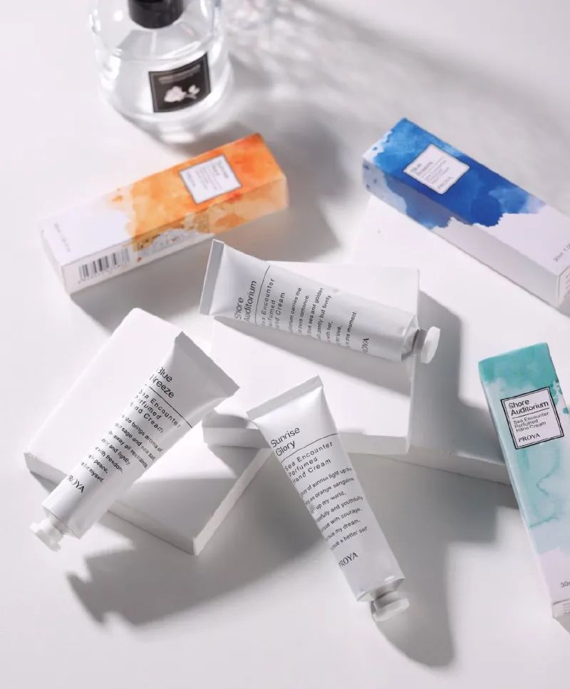 2018年珀莱雅年报,珀莱雅线上与线下销量占比