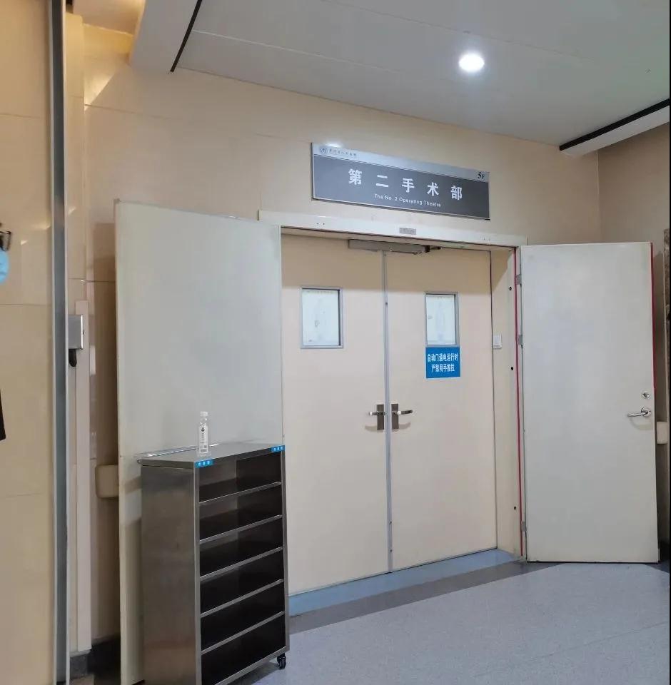 女孩10岁患离奇病症胸部发育长成巨乳！被迫部分切除！具体病因仍待查……