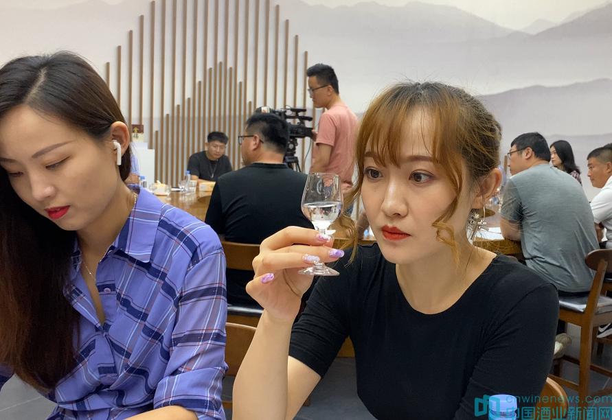 经典景阳春品鉴酒,景阳春经典醇香酒52度