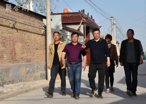 驻村第一书记*子唐**安*党**建引领聚人心实干造血“挖穷根”