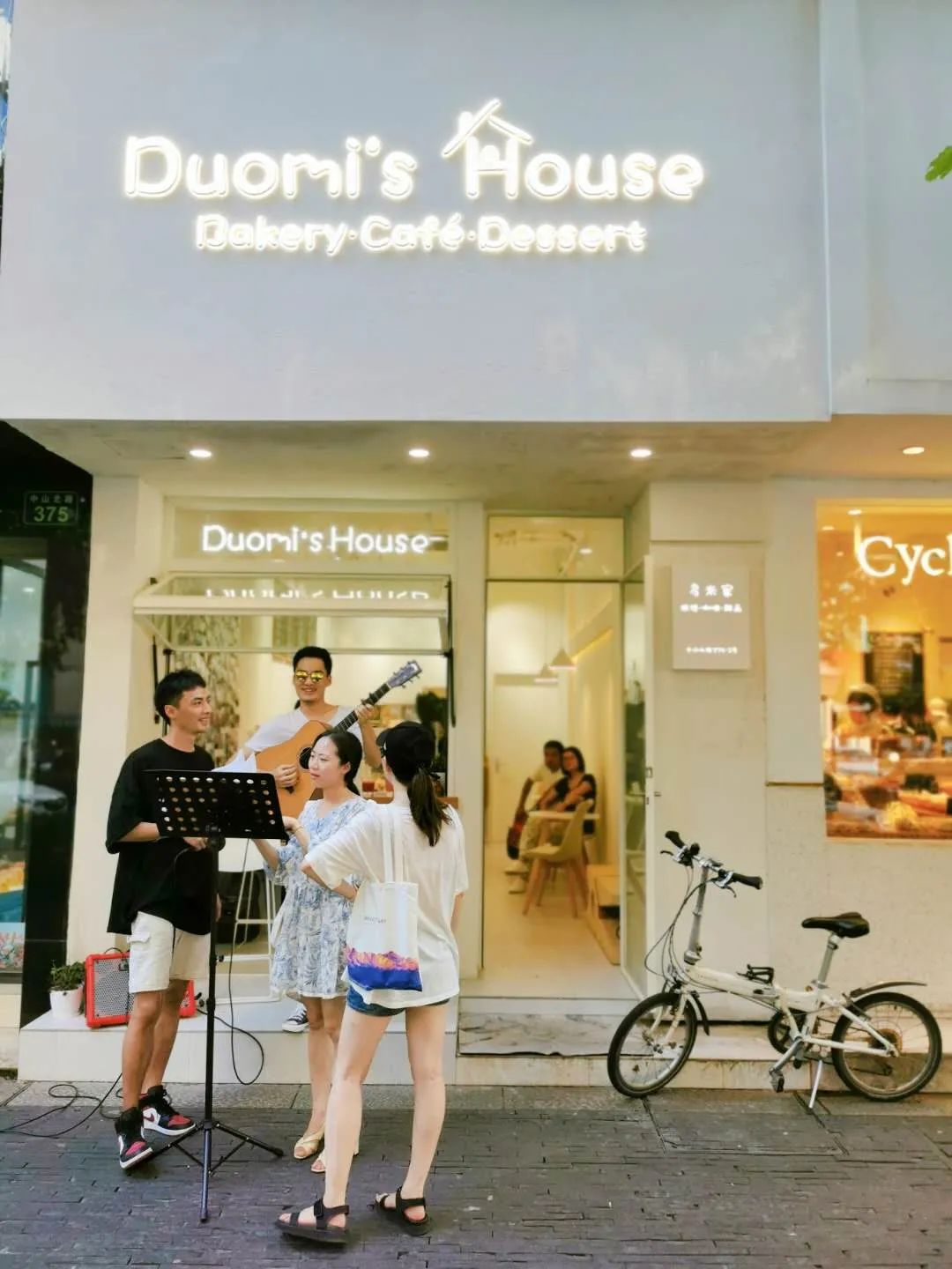 中山北路新开纯白“浪漫满屋”,好口味的千层甜品店,价格仅占某网红L家½…