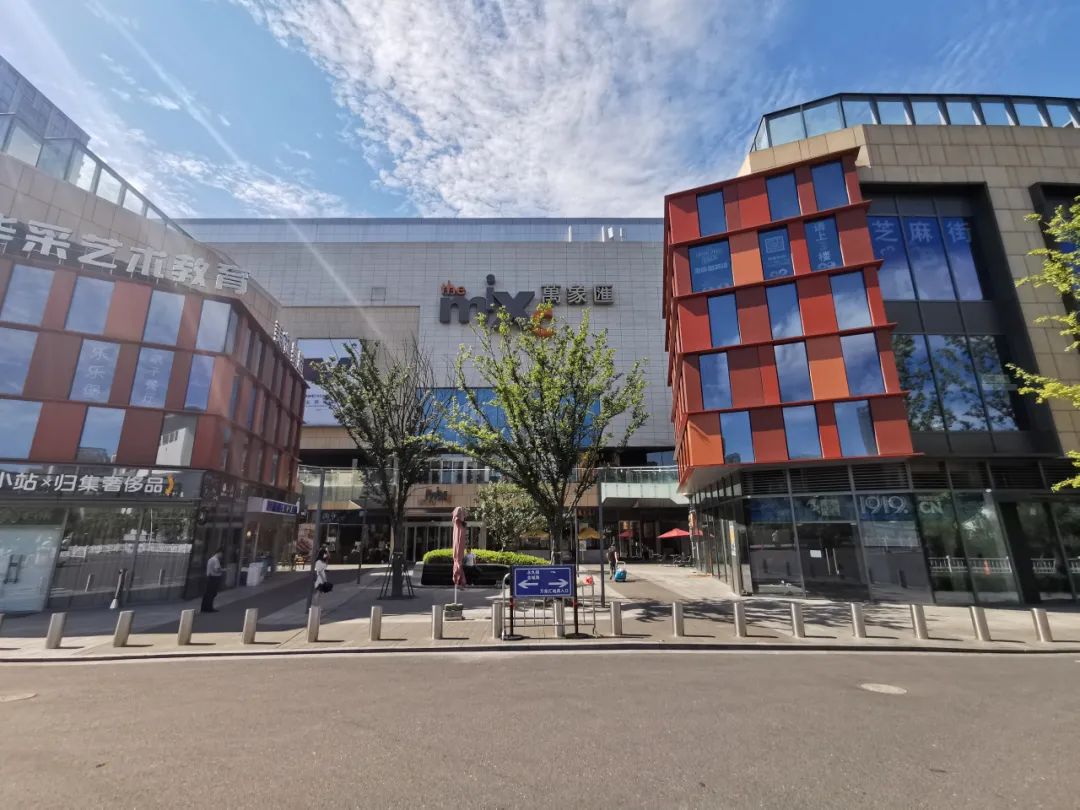 中山北路新开纯白“浪漫满屋”,好口味的千层甜品店,价格仅占某网红L家½…