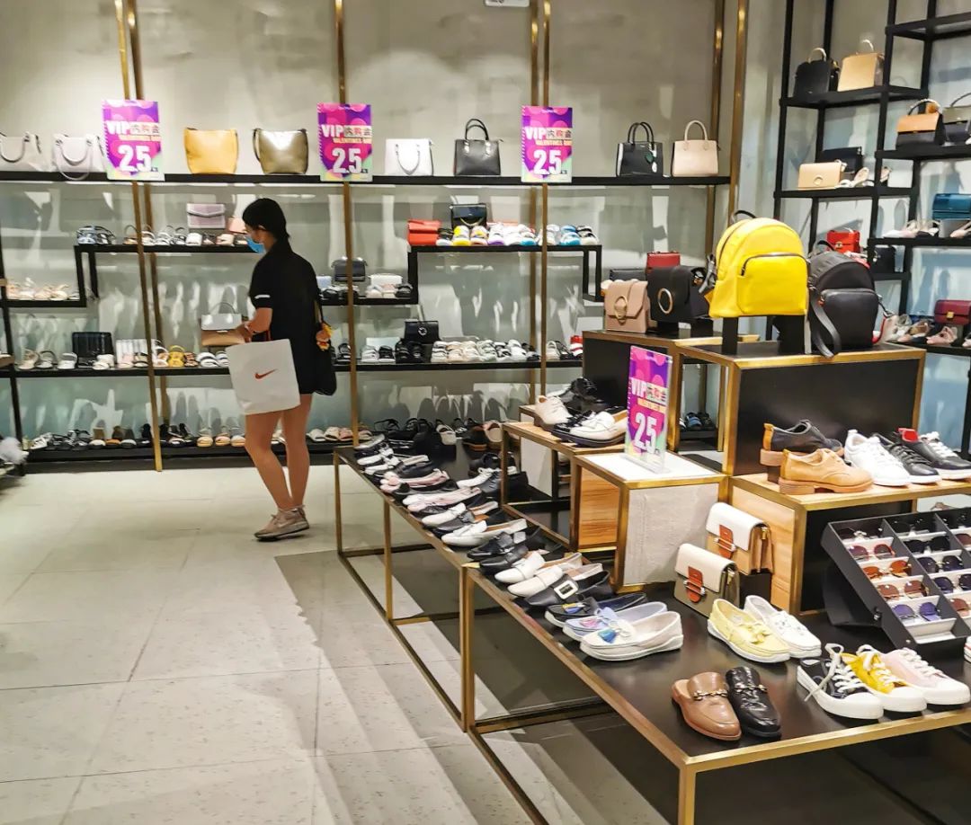 疫情下：时装业哭了、培训业最惨，珠宝业笑了，网上卖菜火了