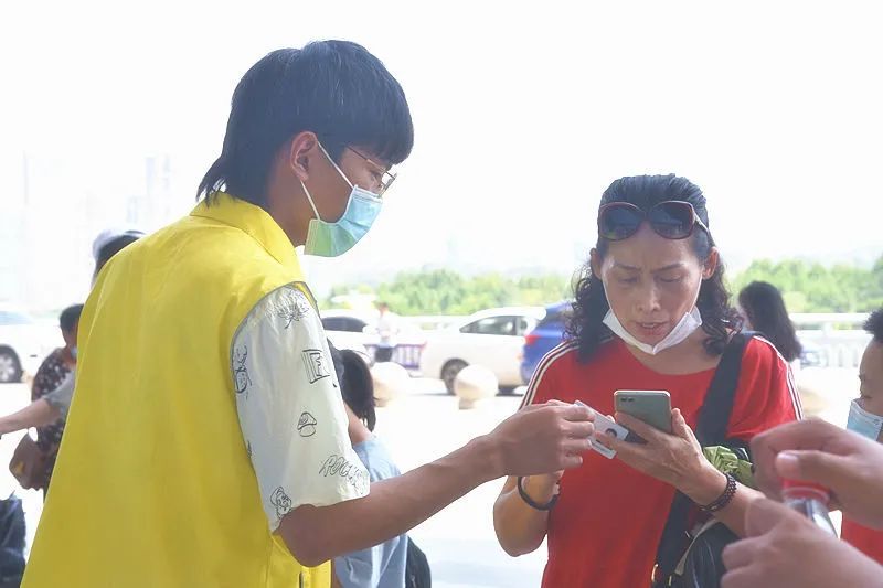 武汉站标识标牌,武汉擦亮城市窗口