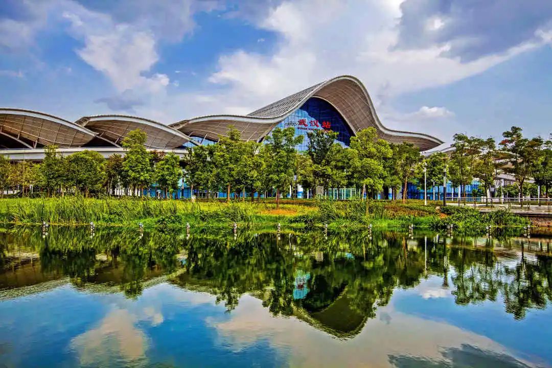 武汉站标识标牌,武汉擦亮城市窗口