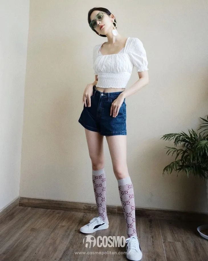 配饰狂|娜娜左黄右紫的撞色袜时髦到飞起，我有点跟不上...