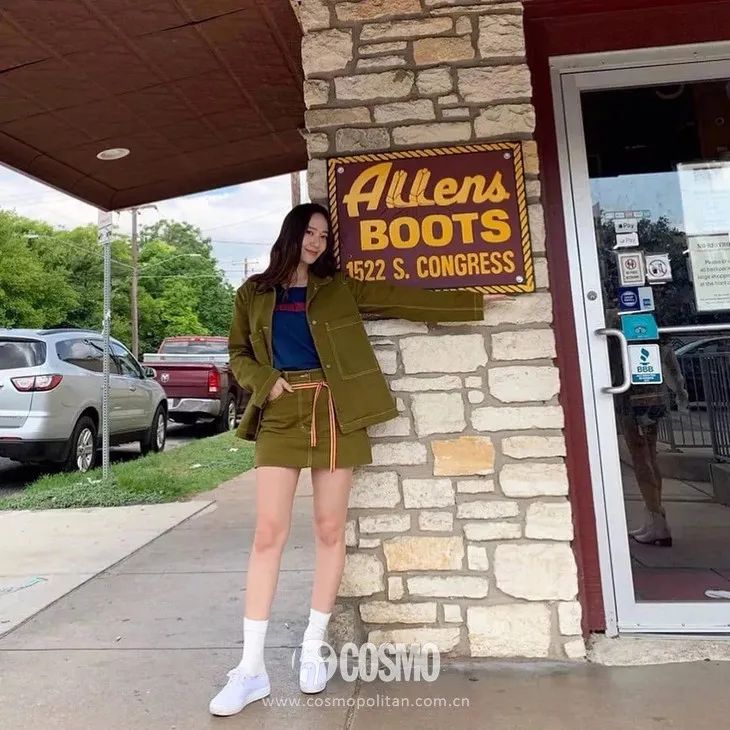 配饰狂|娜娜左黄右紫的撞色袜时髦到飞起，我有点跟不上...