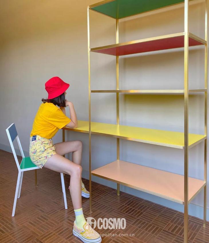 配饰狂|娜娜左黄右紫的撞色袜时髦到飞起，我有点跟不上...