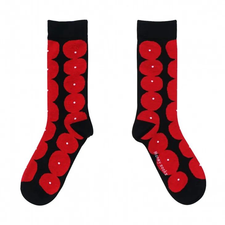 配饰狂|娜娜左黄右紫的撞色袜时髦到飞起，我有点跟不上...