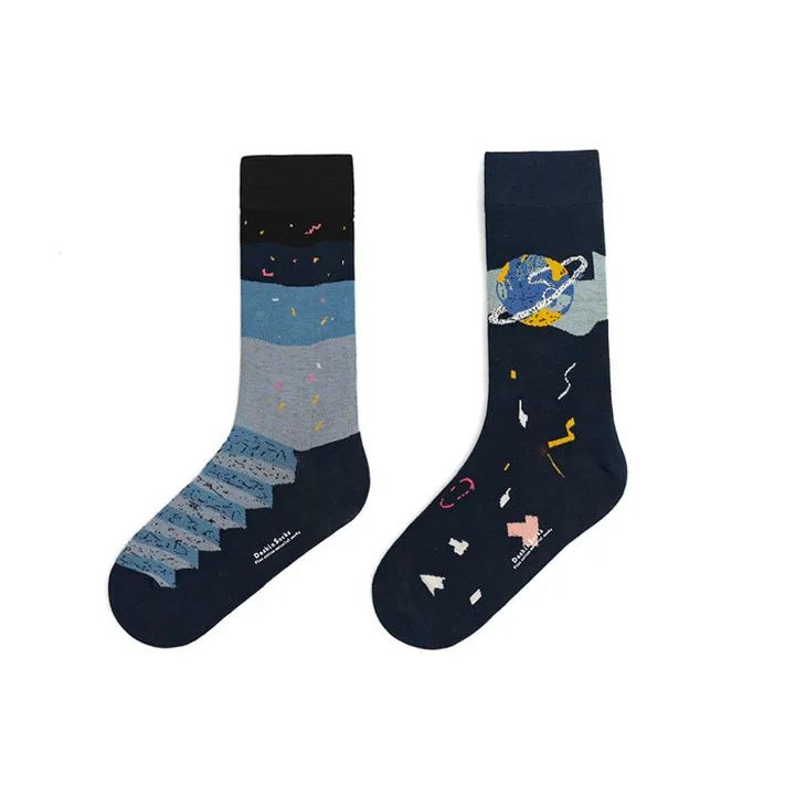 配饰狂|娜娜左黄右紫的撞色袜时髦到飞起，我有点跟不上...