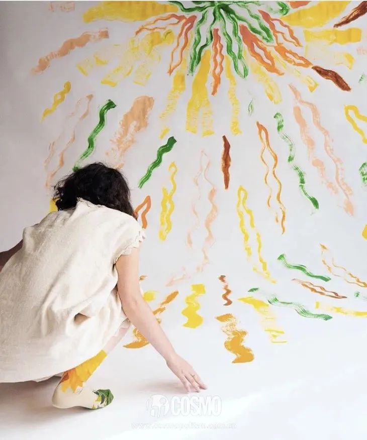 配饰狂|娜娜左黄右紫的撞色袜时髦到飞起，我有点跟不上...