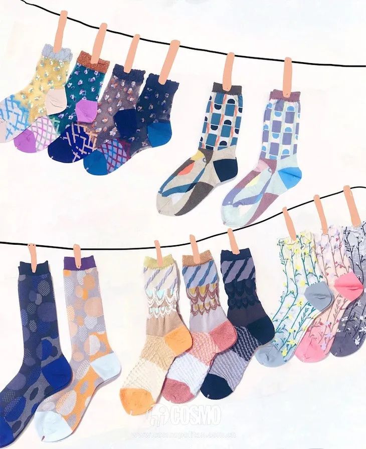 配饰狂|娜娜左黄右紫的撞色袜时髦到飞起，我有点跟不上...