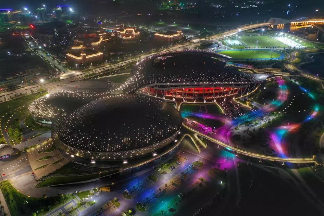 肇庆新区体育中心足球场,广东业余足球标准足球场比赛