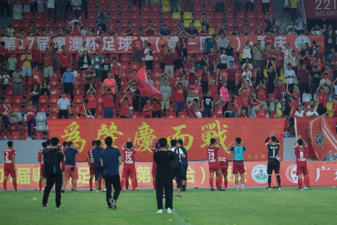 肇庆新区体育中心足球场,广东业余足球标准足球场比赛