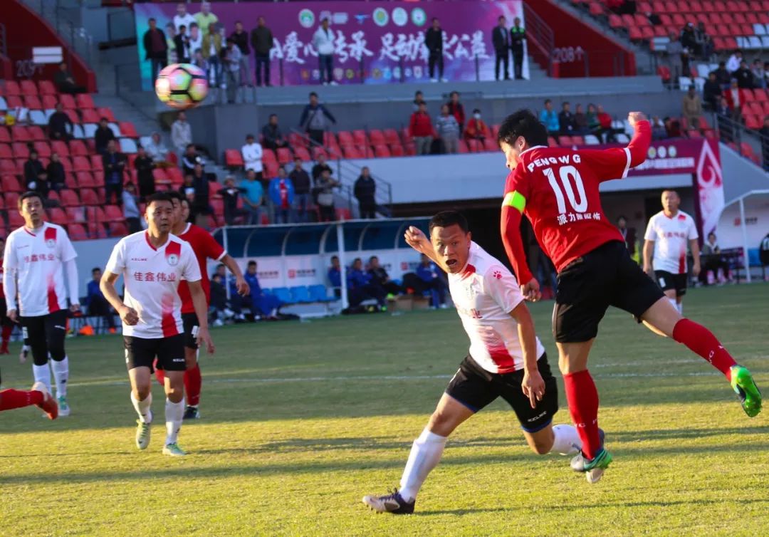 肇庆新区体育中心足球场,广东业余足球标准足球场比赛