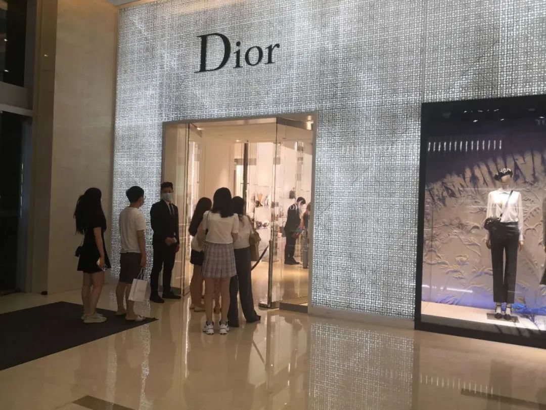 实探成都疫情,在疫情期间奢侈品lv怎么崛起