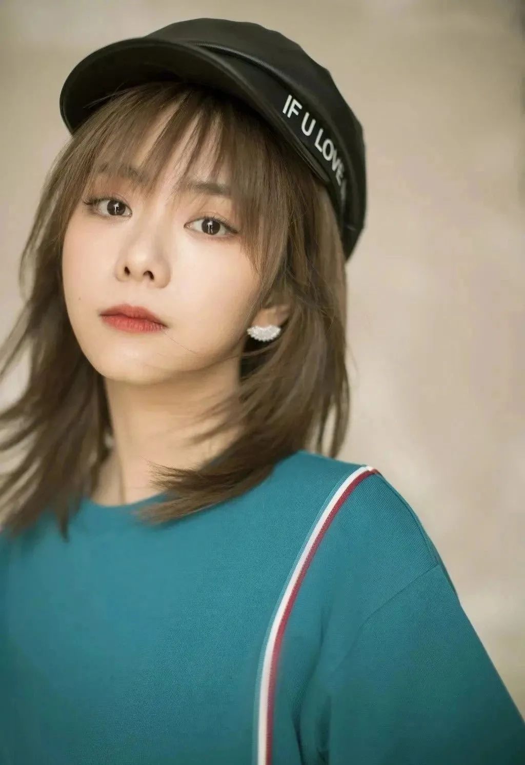 什么颜色发色显白又低调,染什么发色显白又好看又有气质