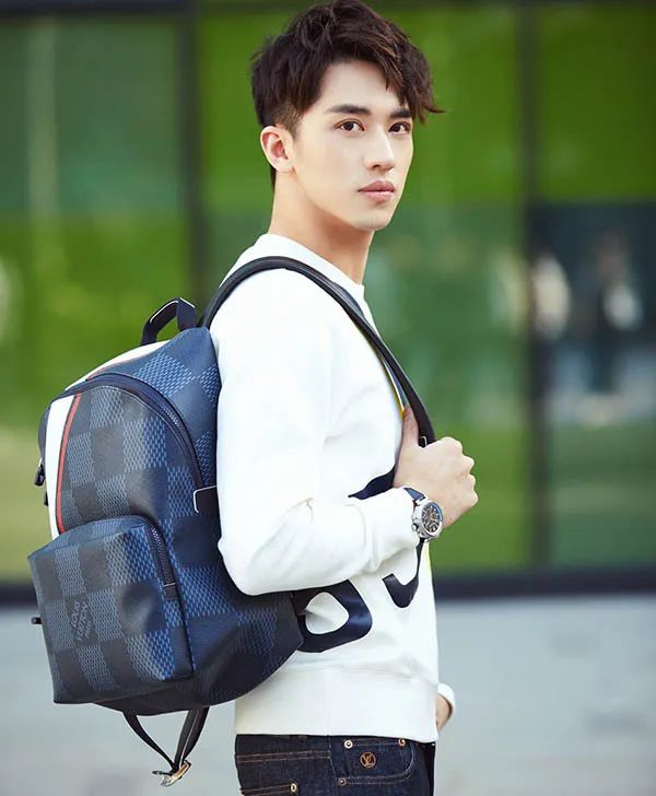 不只是实用,双肩包更要“玩出彩”