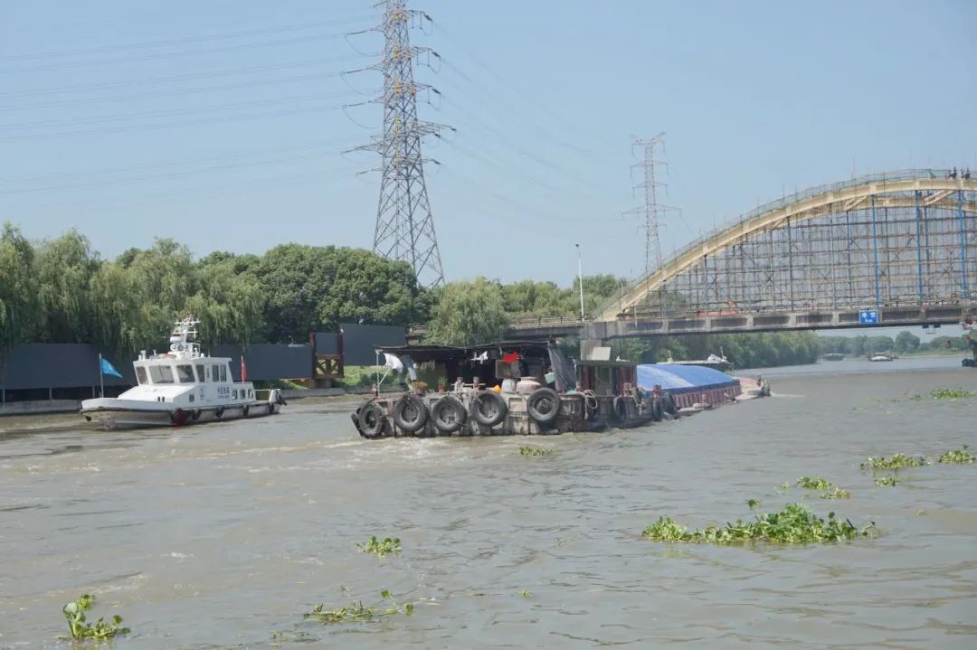 江阴：“浪里白条”筑防线，水上安全伴你行