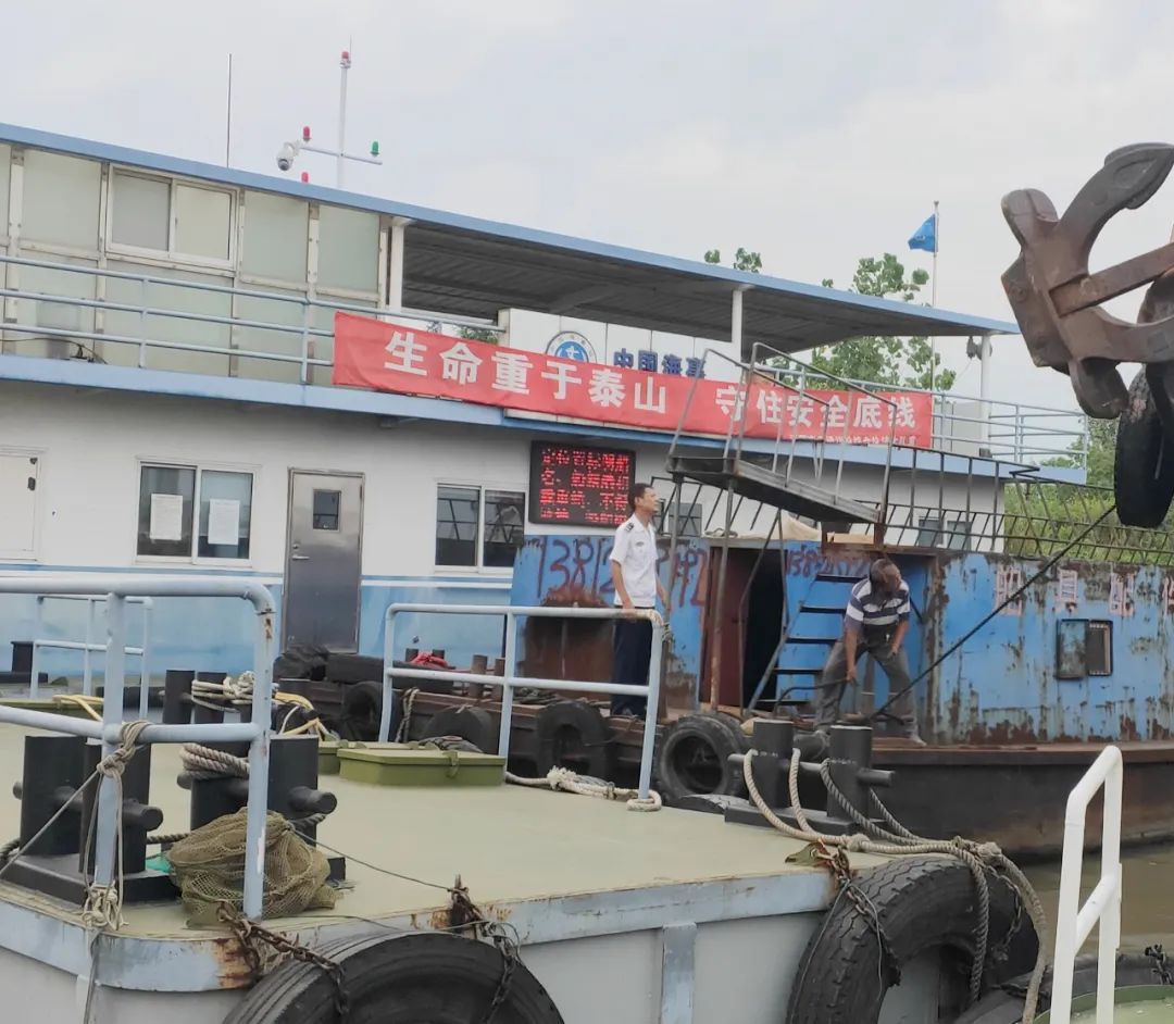 江阴：“浪里白条”筑防线，水上安全伴你行