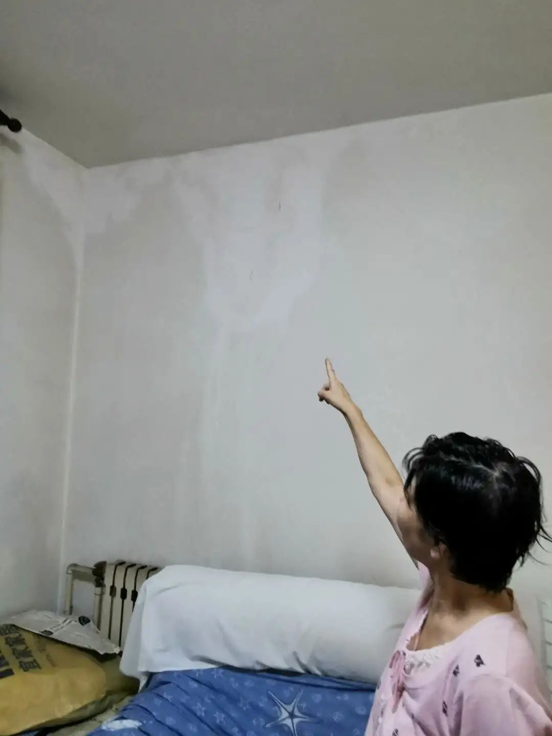 北京朝阳区双龙南里一住宅楼百户漏雨无人修，物业：住户多维修需等待