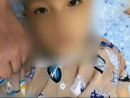 8岁男孩晚上都要吃饭,8岁男孩总是吃一碗饭正常吗