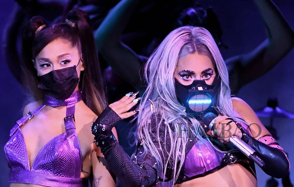 Gaga连换9套装备，贝拉和盆栽哥VMA“重聚”